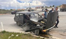 Kütahya'da iki otomobilin çarpıştığı kazada 1 kişi yaralandı