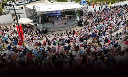 Buca’nın Zeki-Metin Amfi Tiyatrosu’na görkemli açılış