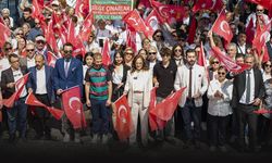 Karşıyaka’da omuz omuza 19 Mayıs yürüyüşü