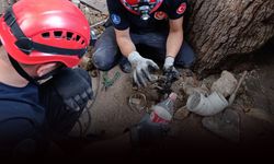 Yavru kedi havalandırma bacasına sıkıştı... İzmir İtfaiyesi 4 saatlik çalışma ile kurtardı!
