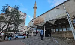 Cami minaresine çıkıp intihara kalkıştı
