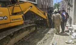 İstanbul'da yol çöktü: 1 kişi göçük altında kaldı!