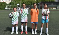 İzmir'de kız öğrencilere futbolu sevdirmek için turnuva