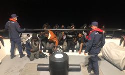 İzmir açıklarında 28 düzensiz göçmen yakalandı