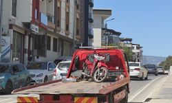 İzmir'de kamyonun çarptığı motosikletteki 1 kişi öldü, 1 kişi yaralandı