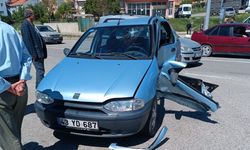 Kütahya'da iki otomobilin çarpıştığı kazada 5 kişi yaralandı