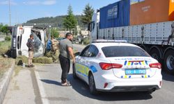 Manisa'da takla atan kamyonetin sürücüsü yaralandı