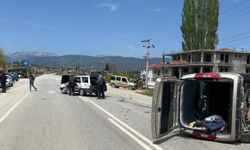 Muğla'da iki otomobilin çarpıştığı kazada 5 kişi yaralandı