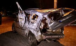 Muğla'da kamyon ile hafif ticari araç çarpıştı, 2 kişi yaralandı