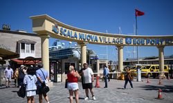 Kuşadası’na 5 gemiyle denizden toplam 4 bin 902 turist geldi