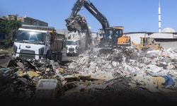Büyükşehir’den Buca’da temizlik operasyonu... 100 ton atık toplandı!