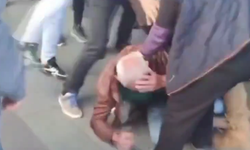 Özgür Özel'e saldırmıştı: Çevredekiler saldırganı tekme tokat dövdü