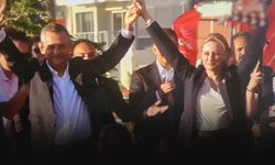 Rozetini Özel taktı... DEVA'dan CHP'ye!