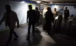 Mobil ağlar çöktü, acil hatlar bile çalışmıyor
