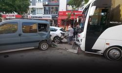 İşçi servisi park halindeki 10 aracı biçti! Kazada 1 kişi yaralandı