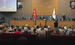 Büyükşehir’de müstehcenlik tartışması... AK Parti eleştirdi, CHP 'sanat' dedi