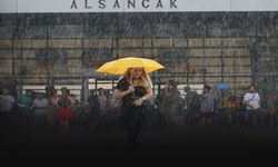 İzmir'e yaz yağmurları geliyor... Hafta sonunu sel aldı!