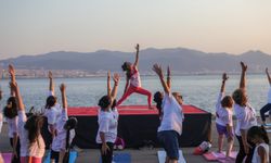 Bayraklı'da Dünya Yoga Günü’nde renkli etkinlik