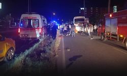 İşçi servisi TIR’a çarptı: Çok sayıda yaralı var!