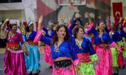 Bayraklı'da halk dansları gösterisi nefes kesti