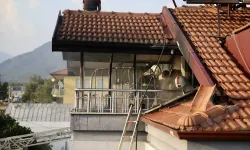 Fethiye'de çatı katında çıkan yangın hasara yol açtı