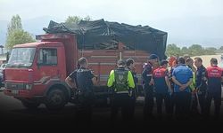 Kamyonla motosiklet çarpıştı... 17'lik genç hayata tutunamadı!