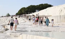 Pamukkale'yi bayram tatilinde 53 binden fazla turist ziyaret etti
