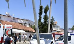 Muğla'da minibüs ile hafif ticari aracın çarpıştığı kazada 11 kişi yaralandı