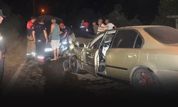 İzmir'de feci kaza... İki otomobil çarpıştı!