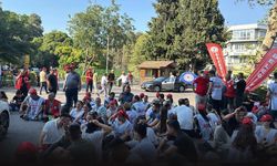 Meclis öncesi oturma eylemi...  Tugay temsilcilerle görüşecek