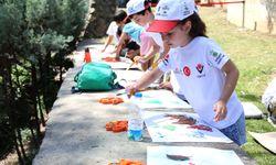 Minikler ve öğretmenler, doğayı sanatla keşfetti