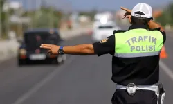 İzmir'de polisten kaçarken kaza yaptı... Sürücüye 69 bin 260 lira ceza