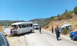 İncir işçilerini taşıyan minibüs kaza yaptı: 8 yaralı