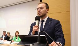 AK Partili İçelli'den Tugay'a çöp ve su tepkisi!
