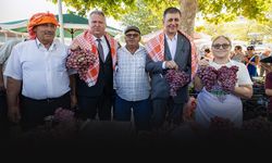 Tugay'dan Bağbozumu Şenliği'nde birlik mesajları... “Bu ülkeye ve millete sahip çıkalım”