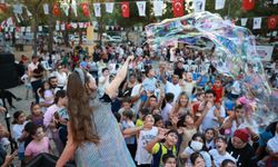 Bayraklı Sokak Festivali’nde çocuklar doyasıya eğlendi