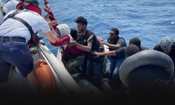 İzmir açıklarında 13 düzensiz göçmen kurtarıldı