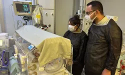 İç organları dışarıda doğmuştu: Deniz bebek yaşama tutundu!