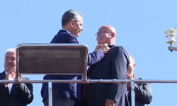 Özgür Özel duyurdu: Bir belediye CHP'ye geçti
