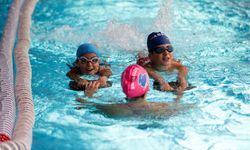 Buca'nın yıldızı Sporium’da yüzme dersleri başladı