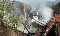 Kütahya'da iki katlı evde çıkan yangın söndürüldü