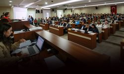 Karabağlar’da meclis toplanamadı: Üyeler sıraları boş bıraktı!