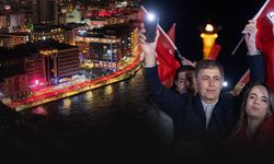 İzmir’in kalbinde 350 metrelik Türk Bayrağı dalgalandı!
