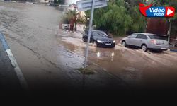 İzmir'i sağanak vurdu... Foça'da sokaklar göle döndü!