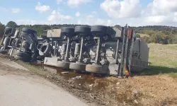 Yoldan çıkan tır devrildi... 1 kişi yaralandı