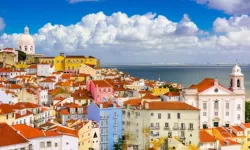 O ülkeden flaş karar: Aylık 43 bin TL geliri olan Türk vatandaşlarına oturum izni!