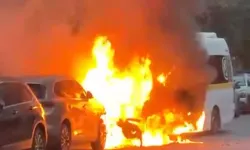 Öğrenci servisinde çıkan yangın diğer otomobile sıçradı!