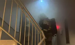 Çakmakla oynarken yangın çıkardı