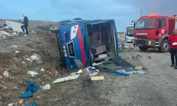 Sivas'ta cezaevi aracı devrildi