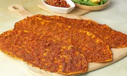 İnsanlara neler yediriyorlar... Lahmacun harcında sakatat, baharatta boya